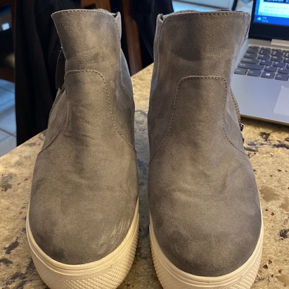 Universal Thread Woman’s Bootie Sneaker - Picture 3 of 6
